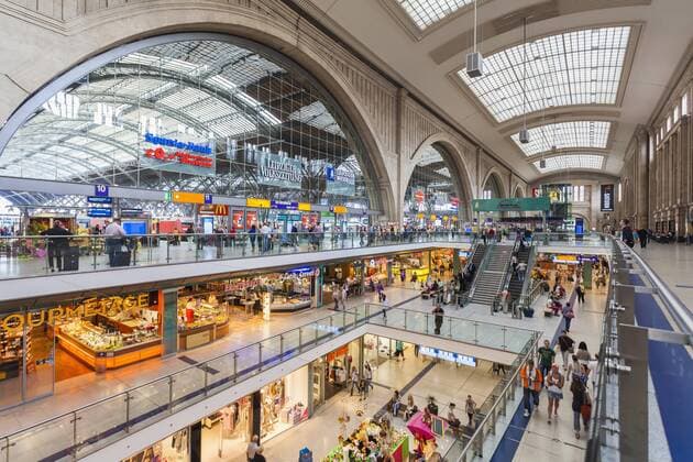 Germany, Saxony, Leipzig, Shopping arcade at central station  WD001993