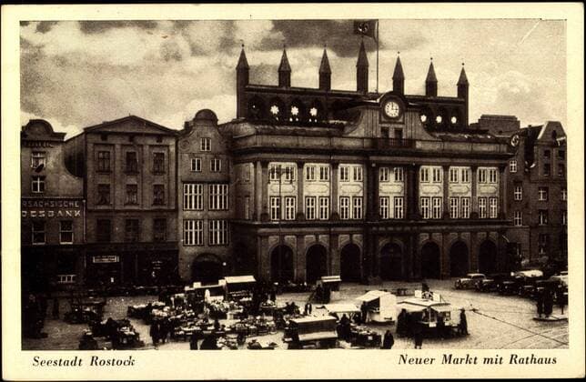 Rostock, Blick zum neuen Markt mit Rathaus