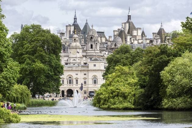 United Kingdom, England, London, Westminster, St.James s Park, Lake and Horse Guards Road, Buildings in the background  WE000181