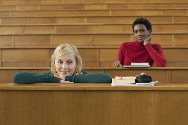 IMAGO Creative: Gesellschaft, Integration Germany, Leipzig, Students sitting in auditorium, smiling, portrait model released property released  BABF00582