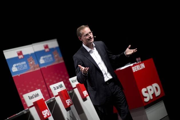 Michael Müller DEU, Deutschland, Germany, Berlin, 01.10.2014 Michael Müller, Senator für Stadtentwicklung und Umwelt SPD, auf dem Mitgliederforum der Berliner SPD über die Kandidatur zum Regierenden Buergermeister in Berlin. Michael Müller, Senator in Berlin, during a member forum of the SPD to establish a new mayor for Berlin.