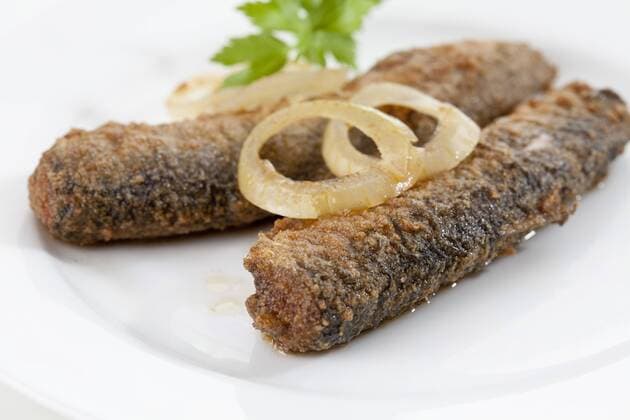 Fried herring with onions and vinegar on plate, close up  CSF018713