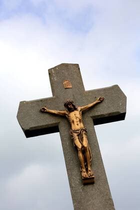 Eine Wegekreuz in der Nähe von Vettweiß ( Voreifel NRW ) Wegekreuz
