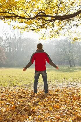 Germany, Berlin, Wandlitz, Mid adult man standing in sunlight model released  WESTF018319
