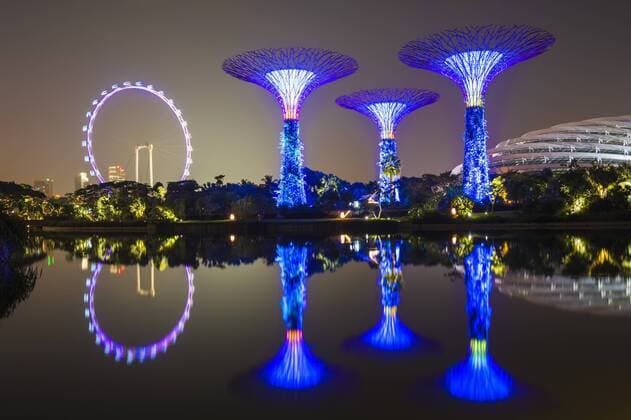 Supertrees, Gardens by the Bay, Wasserspiegelung bei Nacht, Singapur, Asien iblgab03990637.jpg