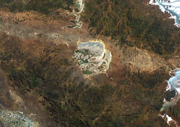 Acraman Meteor Impact Crater, Australia, True Colour Satellite Image. True colour satellite image of Acraman impact structure, Australia (age : 570 million years ; diameter : 160 km ). Image taken on 13 August 1989 using LANDSAT data. 913_03_PO00425