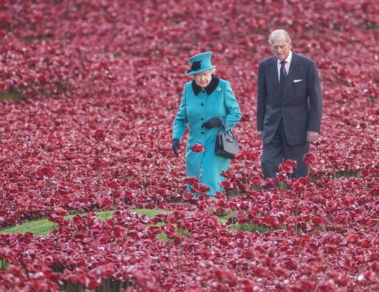 HM The Queen, accompanied by the Duke of Edinburgh visits the installation Blood Swept Lands and Seas of Red which marks the centenary of the outbreak of the First World War. HM placed a Wreath. . 16 10 2014. London, United Kingdom. Queen visits Tower of London Poppies.. the Tower of London.  xi-Imagesx IIM-3228-0007