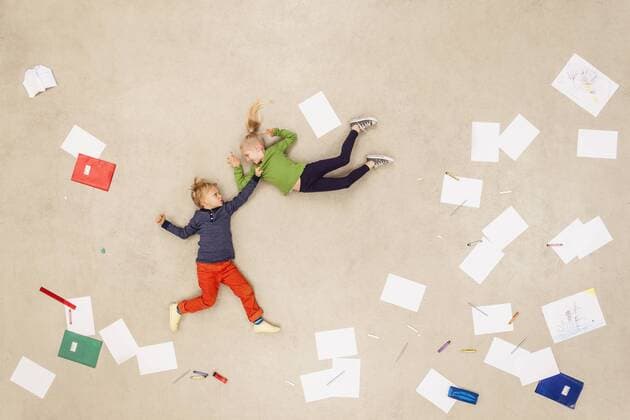 School kids fight each other model released Symbolfoto  BAEF000911