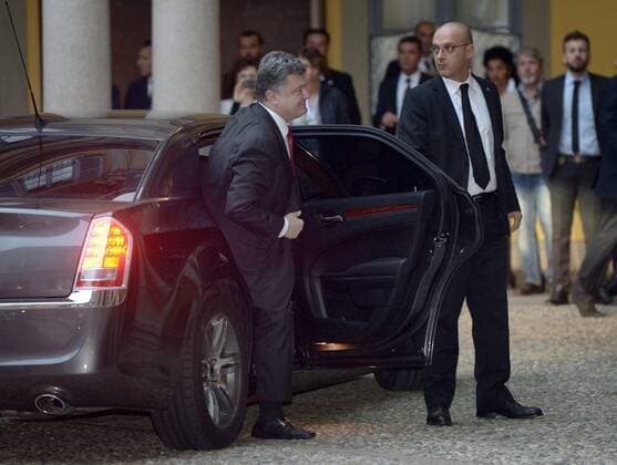 MILAN, ITALY. OCTOBER 17, 2014. Ukrainian President Petro Poroshenko (L) arrives for a working breakfast on the sidelines of the 10th Asia-Europe Meeting (ASEM). Alexei Nikolsky TASS  RE152166
