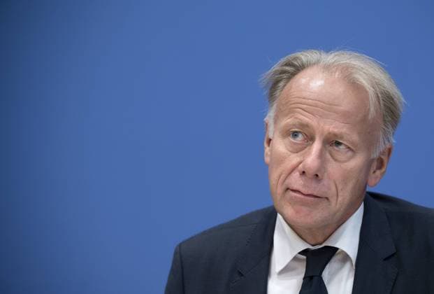 Jürgen Trittin - PK Klimaschutzziele DEU, Deutschland, Germany, Berlin, 20.10.2014 Jürgen Trittin, Buendnis 90 Die Gruenen, Bundesumweltminister a. D. Bundespressekonferenz zum Thema Vorstellung einer Studie im Auftrag der European Climate Foundation ECF zu Folgewirkungen ambitionierter Klimaschutzziele auf die Entwicklung in Berlin. Jürgen Trittin, German Green party Buendnis 90 Die Gruenen and former Federal minister of the Environment. Press conference about climat protection recommondations of the European Climate Foundation ECF