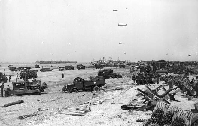 IMAGO History, Zweiter Weltkrieg: 1939 - 1945 Normandy, France: June 7, 1944. One of the invasion beaches at Normandy, as British and American troops and supplies continue to pour in and the first prisoners are waiting transport to Britain. 990_16_4-WWII-US-E-DDay_4HR