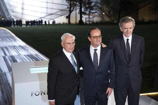 Frank Gehry ( Architecte ) Francois Hollande ( President de la Republique ) Bernard Arnault ( President directeur general groupe LVMH ) NEWS : Inauguration Fondation Louis Vuitton - 20 10 2014 GwendolineLeGoff Panoramic 