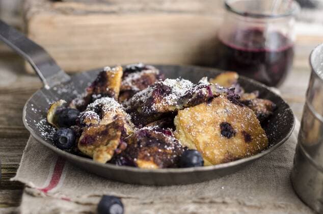 Kaiserschmarren with blueberries  ODF000817