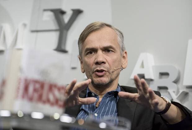 Lutz SEILER, Deutschland, Schriftsteller, hinter seinem Buch Kruso , Gestik, Geste, Preisträger deutscher Buchpreis 2014, am 08.10.2014 Frankfurter Buchmesse 2014 vom 08.10 - 12.10.2014 in Frankfurt am Main Deutschland