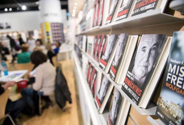 Das Buch Vermächtnis - die Kohl Protokolle Heyne Verlag, im Regal, Feature, Allgemein, Randmotiv, am 08.10.2014 Frankfurter Buchmesse 2014 vom 08.10 - 12.10.2014 in Frankfurt am Main Deutschland