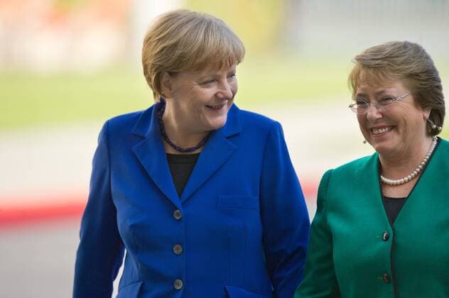 Berlin, Bundeskanzlerin Angela Merkel (CDU) empfängt am Montag (27.10.2014) die Präsidentin der Republik Chile, Michelle Bachelet, mit militärischen Ehren.