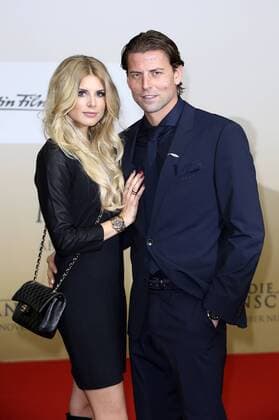 Roman Weidenfeller mit Freundin Lisa Rossenbach bei der Premiere des Kinofilms Die Mannschaft im CineStar Sony Center. Berlin, 10.11.2014 Foto:xS.xGabschx xFuturexImage
