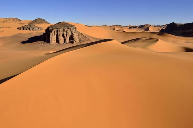  Die Sanddünen und Felsen von Moul Naga, Tadrart, Unesco-Weltkulturerbe Tassili n & 39;Ajjer Nationalpark, Wüste Sahara, Algerien, Afrika iblest04009033.jpg