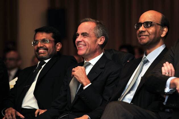 Kanada, Mark Carney wird neuer Premierminister, Archivbilder The Monetary Authority of Singapore (MAS) Managing Director Ravi Menon, Bank of England Governor Mark Carney and Singapore s Deputy Prime Minister and Minister for Finance Tharman Shanmugaratnam (L to R) attend the Monetary Authority of Singapore (MAS) Lecture in Singapore on Nov. 17, 2014. ) SINGAPORE-MAS-LECTURE ThenxChihxWey 
