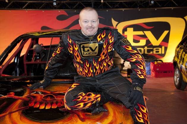 Moderator Stefan RAAB, auf seinem Stock-Car Die grosse TV Total Stock Car Crash Challenge in der Veltins-Arena auf Schalke, Fernsehen, Unterhaltung, Pro 7, am 20. Oktober 2007 um 20.15 Uhr, 07.11.2014.