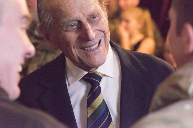 Prinz Philip von England, Duke of Edinburgh Seine Königliche Hoheit Prinz Philip The Duke of Edinburgh (im schwarzen Sakko) besucht als deren Ehrenoberst The Queen s Royal Hussars in Paderborn-Sennelager,