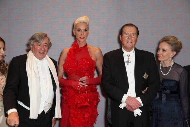 Richard LUGNER, Brigitte NIELSEN, Roger Moore mit Frau Kristina - Wien,, 16. 02. 2012 Richard LUGNER und Brigitte NIELSEN Fototermin für den Opernball