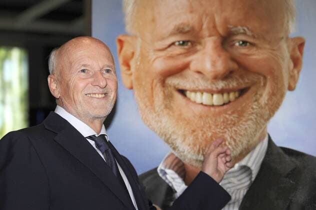 Dirk ROSSMANN,Geschaeftsfuehrer Dirk Rossmann GmbH (Drogeriemarkt Kette),Einzelbild,angeschnittenes Einzelmotiv,Portraet,Portrait,Porträt. Verleihung der Querdenker Awards 2014 am 25.11.2014.