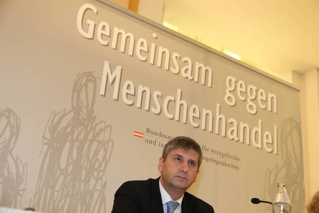 PK gegen Menschenhandel Wien, 16. 10. 2009 Michael SPINDELEGGER