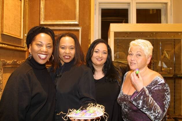 Wien 22 03 2002 Charity Oster Auktion -ROUNDER Girls mit JAZZ GITTI