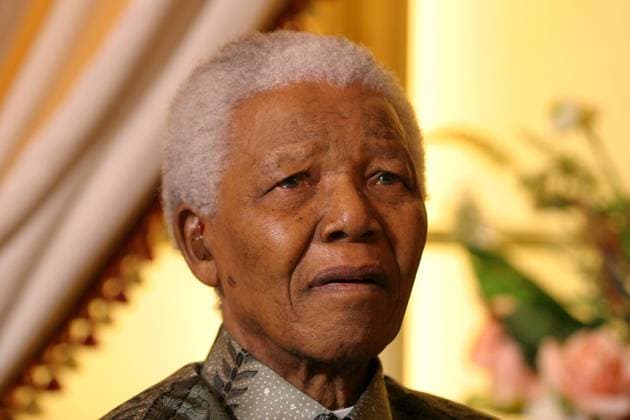 IMAGO History, Ende der Apartheid in Südafrika: 1990-1994 Wien 23 10 2003 - Nelson MANDELA in Vienna to collect money for the - Children s fund