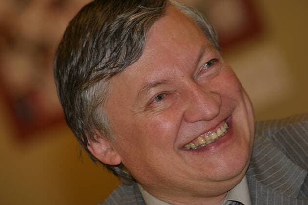 Wien 16 04 2005 - Schach Weltmeister Anatoli KARPOV besucht in Wien die Galerie der Sammler - dort ist gerade die Ausstellung - Schach im Wiener Kaffeehaus