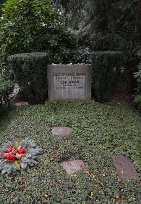 Grab, Gottfried Benn, Waldfriedhof Dahlem, Huettenweg, Berlin, Deutschland Hüttenweg Grab Gottfried Benn Waldfriedhof Dahlem Berlin Deutschland