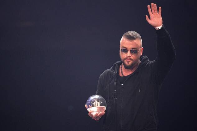 Donnerstag 04.12.2014, die 15. Einslive Krone Verleihung 2014 in Bochum, KOLLEGAH mit der Eins Live Krone DeFodi02001003740
