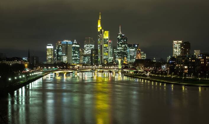 23.12.2014 xomx Frankfurt am Main Blick auf den Neubau der Blick vom Osthafen auf die Skyline von Frankfurt am Main (Skyline City of Frankfurt at night)