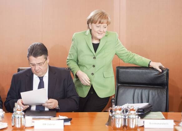 Berlin, Bundeskanzlerin Angela Merkel (CDU) und Bundeswirtschaftsminister und Vizekanzler Sigmar Gabriel (SPD) am Mittwoch (28.01.2015) im Bundeskanzleramt vor der woechentlichen Kabinettssitzung.