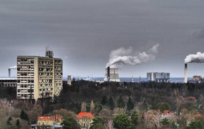 Berlin,Fernsicht Panorama vom Teufelsberg aus Richtung Corbusierhaus Corbusier Haus und Kraftwerk Reuter Panorama Berlin