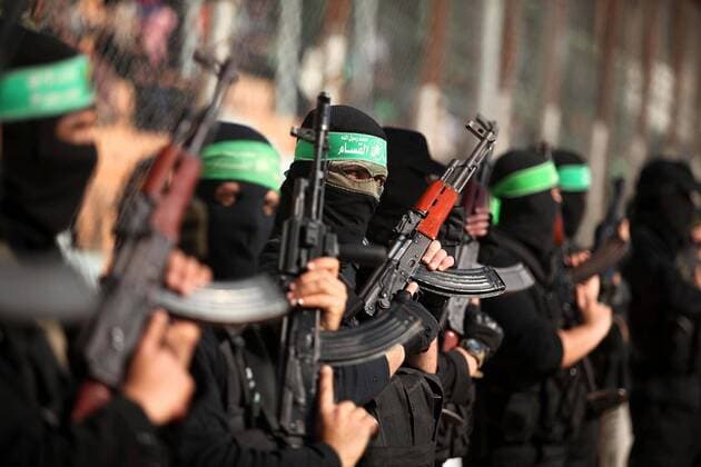 PSE,Militaerlager der Hamas 29.01.2015, Gaza Stadt, PSE,Militaerlager der Hamas, im Bild palaestinensische Jugendliche waehrend einer Abschlussfeier eines Militaerlagers der Hamas Militants of Ezz eddin al-Qassam brigades stand guard during a graduation ceremony of a military-style camp organized by the Hamas movement. Hamas s armed wing organized Liberation Youths Camps for young Palestinians aged between 15 and 21 to prepare them to confront any possible Israeli attack , Hamas officials said. According to organizers, some 17,000 youths graduated from these camps, Palestine on 2015 01 29.  EX_API