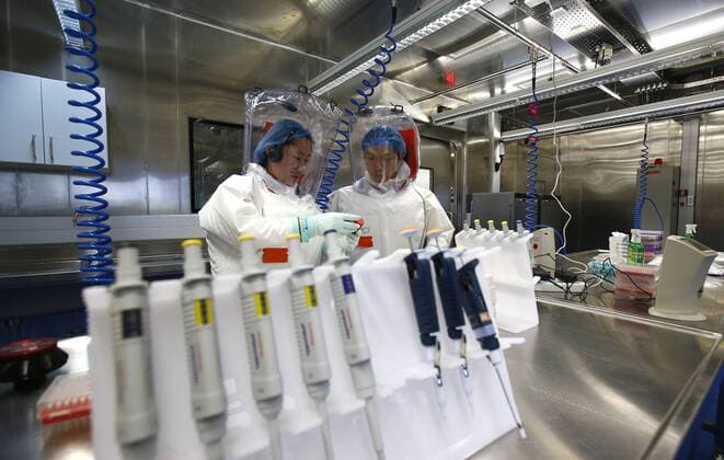 (150131) -- WUHAN, Researchers take part in a drill at the newly-completed lab in Wuhan, capital of central China s Hubei Province, Jan. 30, 2015. China completed its first high level biosafety laboratory based in Wuhan Saturday in Wuhan after more than a decade of construction. The lab will be used to study class four pathogens (P4), which refers to the most virulent viruses that pose a high risk of aerosol-transmitted person-to-person infections. ) (wyo) CHINA-WUHAN-BIOSAFETY LAB (CN) YinxGang 