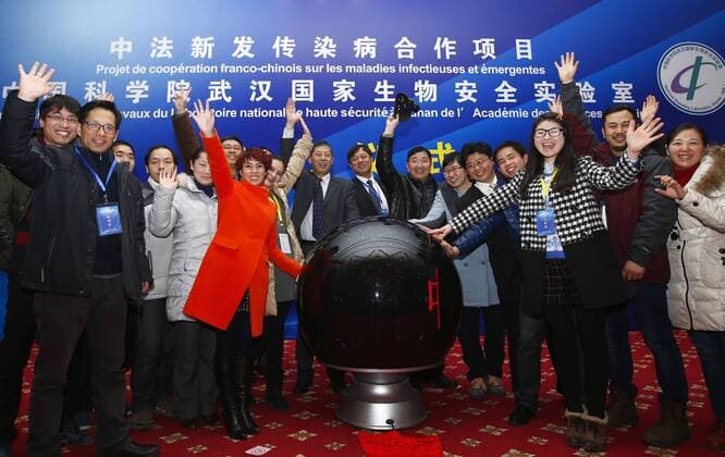 (150131) -- WUHAN, Jan. 31, 2015 -- Staff members celebrate during the completion ceremony of China s first high level biosafety laboratory in Wuhan, capital of central China s Hubei Province, Jan. 31, 2015. China completed its first high level biosafety laboratory based in Wuhan Saturday in Wuhan after more than a decade of construction. The lab will be used to study class four pathogens (P4), which refers to the most virulent viruses that pose a high risk of aerosol-transmitted person-to-person infections. ) (wyo) CHINA-WUHAN-BIOSAFETY LAB (CN) YinxGang 