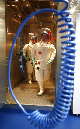 (150131) -- WUHAN, Researchers wearing protective suits enter the newly-completed lab in Wuhan, capital of central China s Hubei Province, Jan. 30, 2015. China completed its first high level biosafety laboratory based in Wuhan Saturday in Wuhan after more than a decade of construction. The lab will be used to study class four pathogens (P4), which refers to the most virulent viruses that pose a high risk of aerosol-transmitted person-to-person infections. ) (wyo) CHINA-WUHAN-BIOSAFETY LAB (CN) YinxGang 