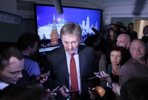 MOSCOW, RUSSIA. FEBRUARY 6, 2015. Russian president s spokesman Dmitry Peskov talks to the media following a meeting of Russian president Vladimir Putin with French president Francois Hollande and German chancellor Angela Merkel at Moscow s Kremlin.  RE15B43E