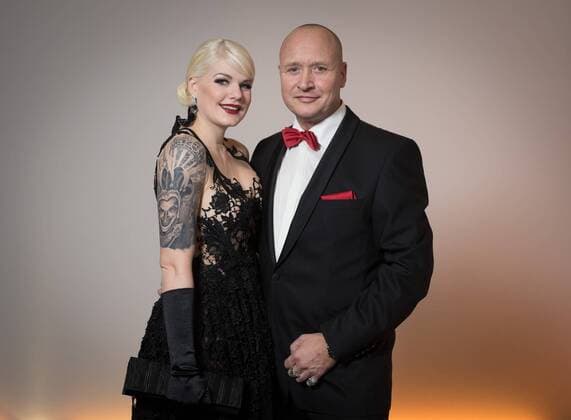 Melanie Mueller Reality-TV-Darstellerin Melanie Mueller und Ehemann Mike Bluemer