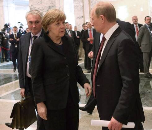 MINSK, BELARUS. FEBRUARY 12, 2015. Germany s chancellor Angela Merkel and Russia s president Vladimir Putin (L-R front) talking during a break in Normandy format Ukraine peace talks at the Palace of Independence in Minsk. Nikolai Petrov BelTA TASS  RE15BAAD