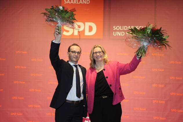 Beim Politischen Aschermittwochstreffen der Saarländischen SPD spricht am Mittwoch (18.2.2015) der Bundesjustizminister Heiko Maas in Rehlingen-Siersburg. Hier Maas mit Wirtschaftsministerin Anke Rehlinger.