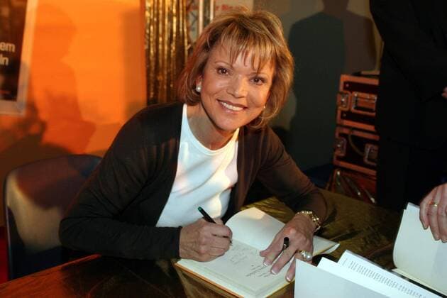 Buchpraesentation USCHI GLAS - MIT EINEM LAECHELN Uschi Glas bei der Praesentation ihres Buches MIT EINEM LAECHELN im Borsigturm am 09.03.04 in Berlin.