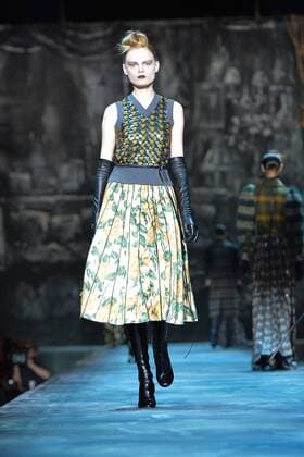 Hanne Gaby Odiele walks on the runway at the Marc Jacobs fashion show during New York Fashion Week Fall 2015 at the Seventh Regiment Armory in New York City on February 19, 2015.  NYP201502191108 ANDREAxHANKS