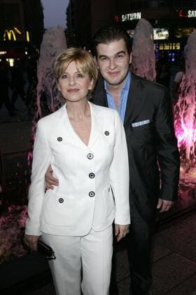 BELLE ET FOU Premiere - Berlin Carmen Nebel und Sohn Gregor bei der BELLE ET FOU - DAS SPIEL MIT DER LUST - Premiere in der Spielbank am 04.05.2006 in Berlin.