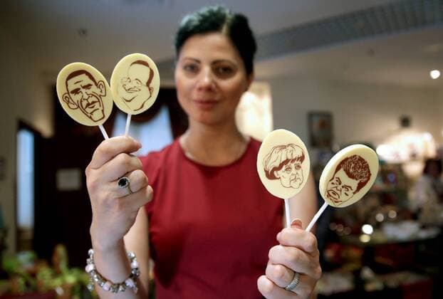 MOSCOW, RUSSIA. FEBRUARY 20, 2015. A woman displays chocolates with image of German Chancellor Angela Merkel, Ukraine s President Petro Poroshenko, US President Barack Obama and French President Francois Hollande are on sale in a shop. Artyom Geodakyan TASS  RE15C6D1