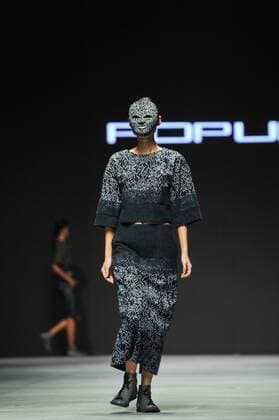 A model wearing a mask presents a creation by designer Populo Batik during the Indonesian Fashion Week 2015 at Jakarta Convention Center in Jakarta, Indonesia, Feb. 26, 2015. Indonesian Fashion Week 2015 is held from Feb. 26 to March 1. ) INDONESIA-JAKARTA-FASHION WEEK VerixSanovri 
