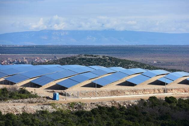 IMAGO Nature: Unsere Erde, Energiequellen, Photovoltaik Photovoltaic power plants Stankovci 19.01.2015., Croatia, Stankovci - Photovoltaic power plants Stankovci in the economic zone of Novi Stankovci.  DinoxStanin PIXSELL